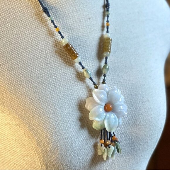 Jadeite Flower Pendant Necklace, Vintage Adjustable Cord Jewelry - Picture 9 of 10